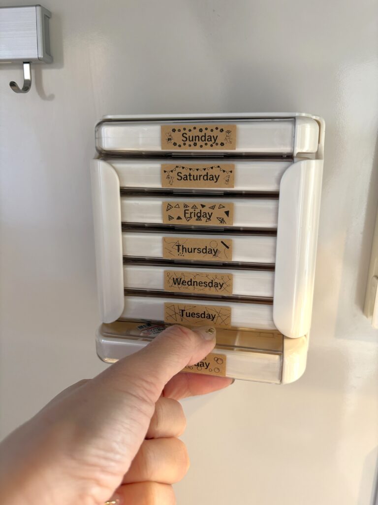 ピルケースを下から取る①