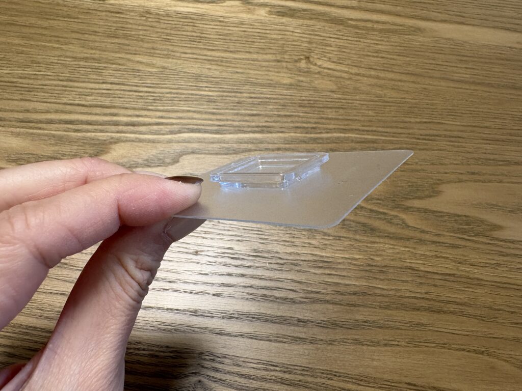 壁面取り付け用の板