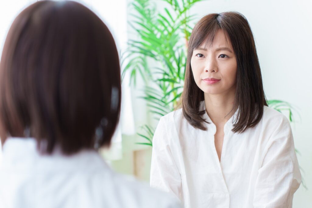 医師の話を聞く